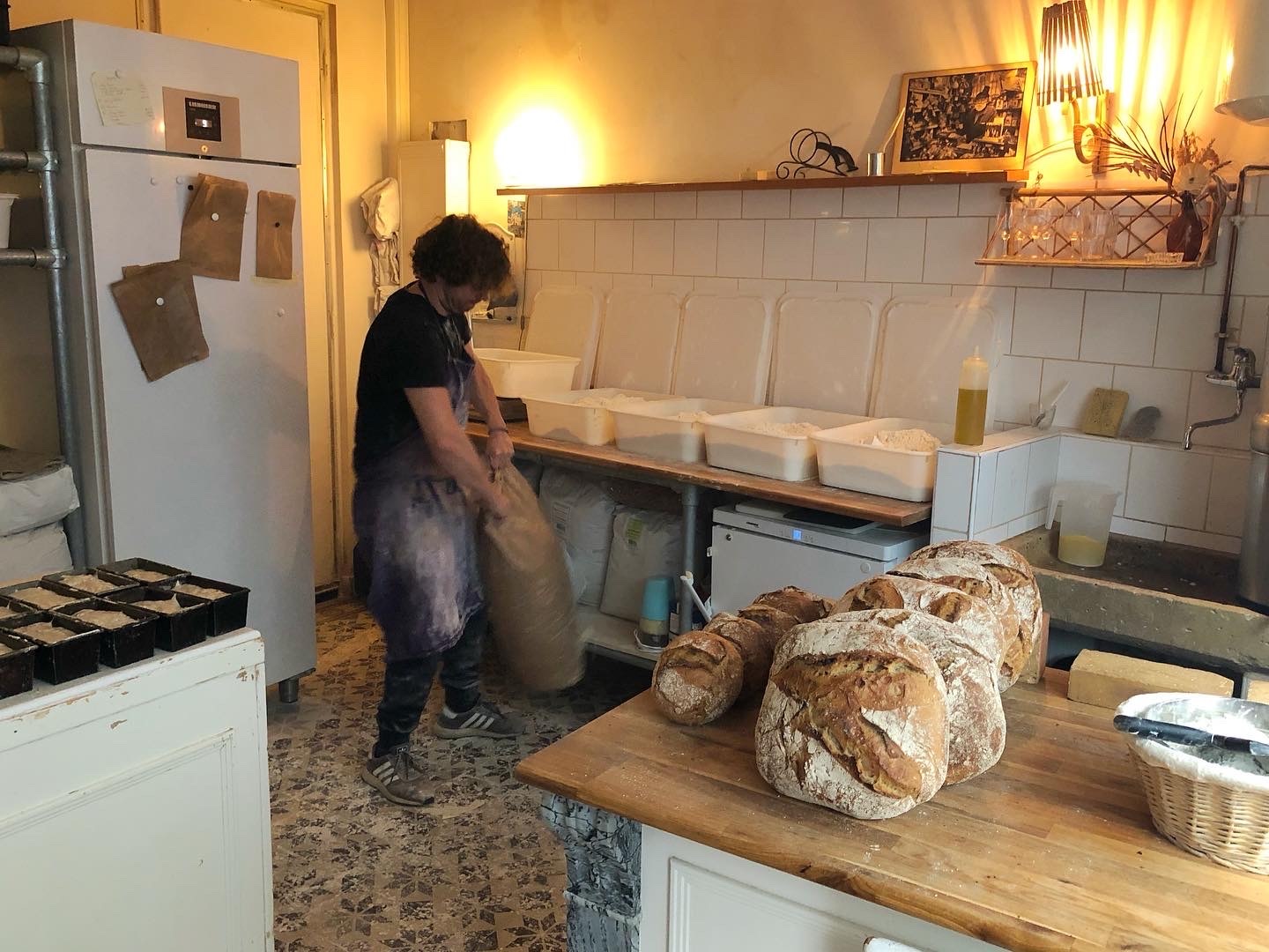 パリの発酵食品専門食材店　フェルマンタシオン・ジェネラルは　天然酵母パンとキムチを手作り_a0231632_02141842.jpeg