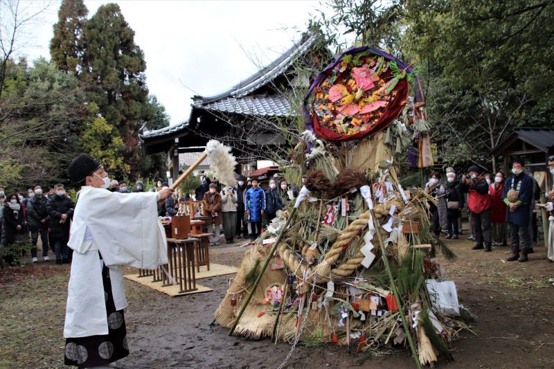  新熊野神社（いまくまの神社）　左義長祭り_e0048413_20481279.jpg