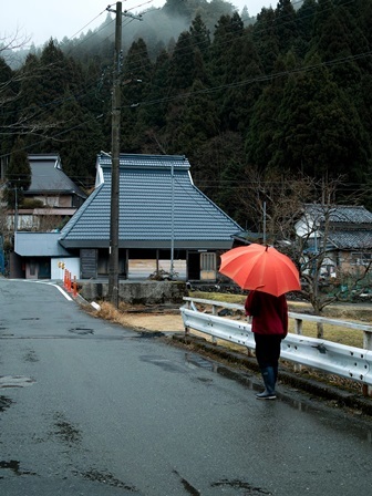 チェンソーと薪木・・・前頭、関脇、横綱、薄っすらと積雪_d0005250_16112019.jpg