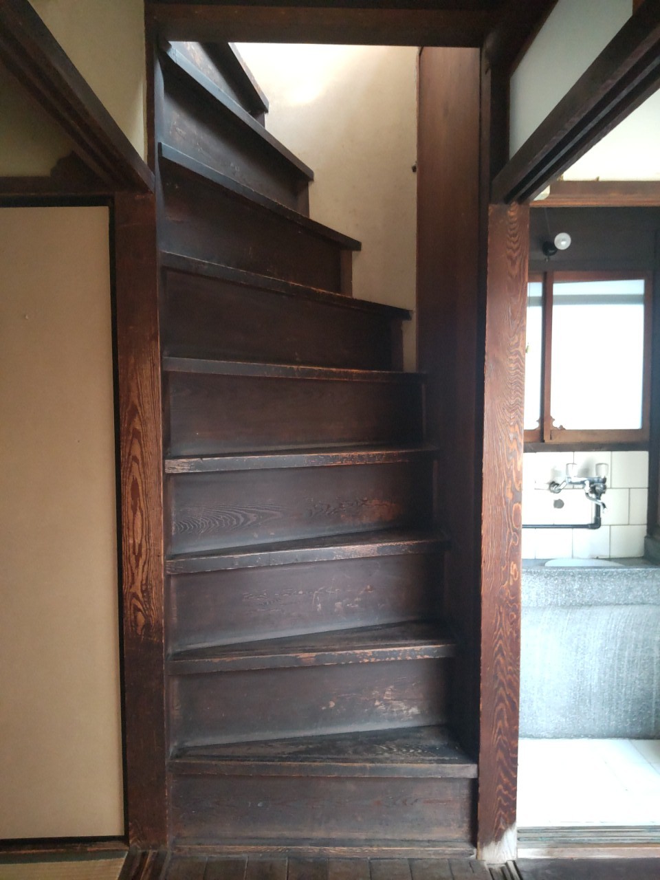 京町家の１０段回り階段_e0360016_19350947.jpg