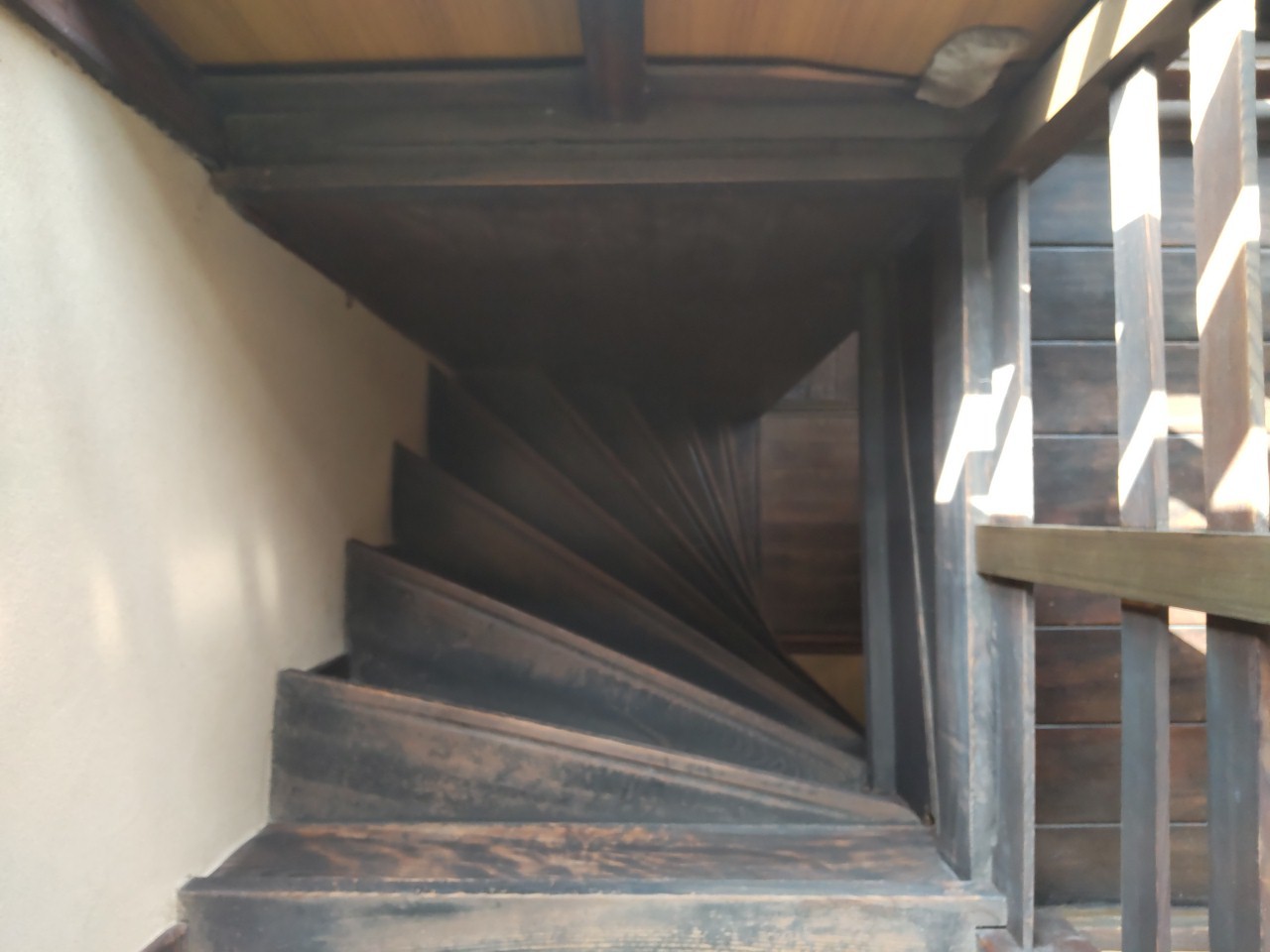 京町家の１０段回り階段_e0360016_19351041.jpg