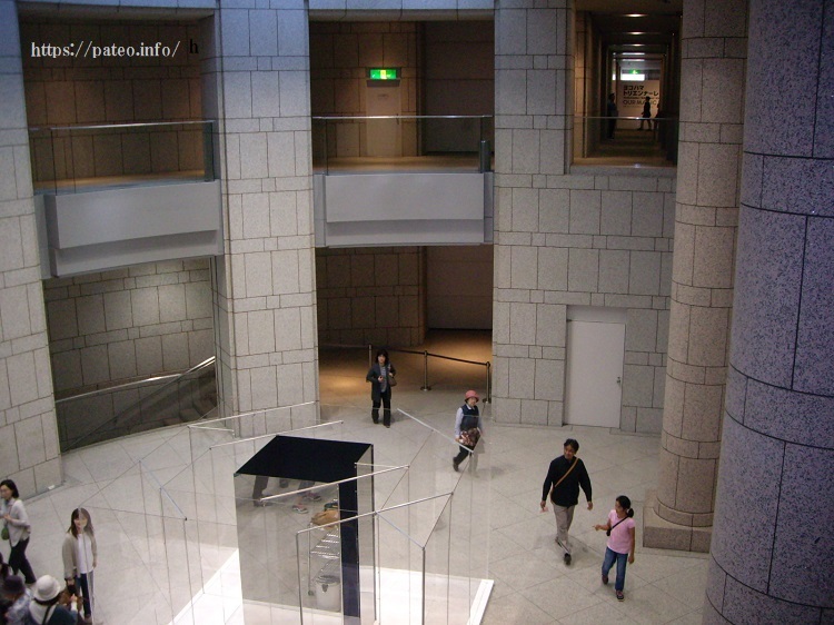 横浜市横浜美術館　巨大で美しい内部仕上げ！_a0214329_19471701.jpg