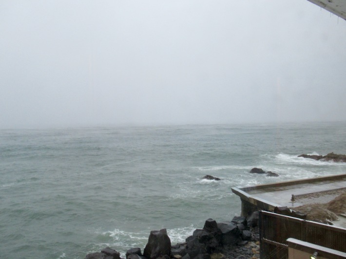 荒ぶる日本海に寒さ倍増！──「夕景の宿 　海のゆりかご 萩小町」（建物編）（雪まみれの山陰出張　その5）_d0352022_13221774.jpeg