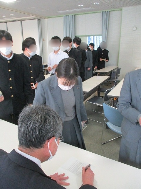 富士高創立100周年記念ＤＶＤが完成し、まずは希望する生徒に販売_f0141310_08222707.jpg