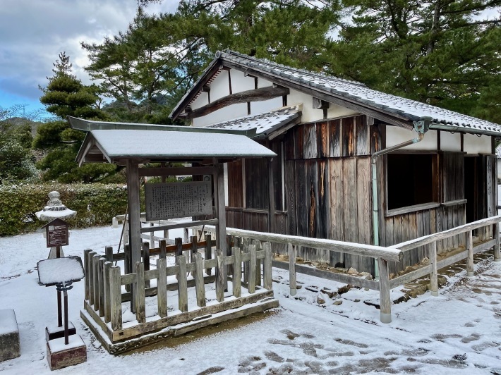 歴史を動かした明治維新ゆかりの地へ。──「静寂の松陰神社」（雪まみれの山陰出張　その9）_d0352022_16112984.jpeg