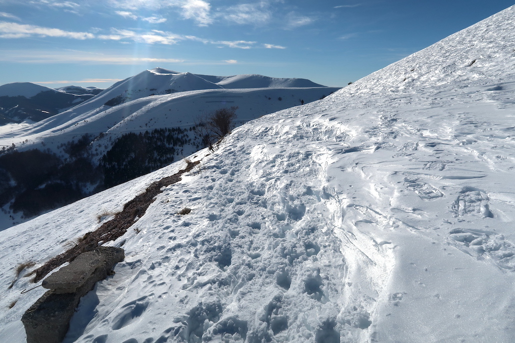 雪山に不思議な薄い氷の層フィルムクラストか シビッリーニ山脈_f0234936_22024910.jpg