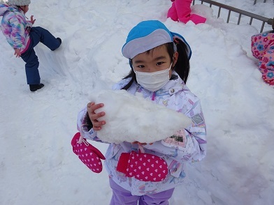 すみれ組　雪遊び最高！！_c0212598_14053876.jpg