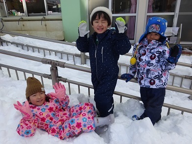 すみれ組　雪遊び最高！！_c0212598_14054099.jpg