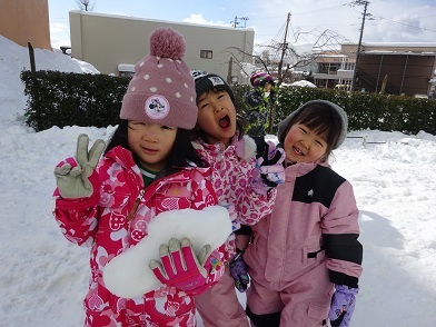 すみれ組　雪遊び最高！！_c0212598_14054523.jpg