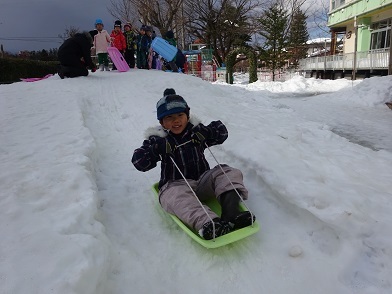 すみれ組　雪遊び最高！！_c0212598_14062038.jpg