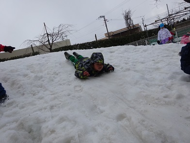 すみれ組　雪遊び最高！！_c0212598_14063830.jpg