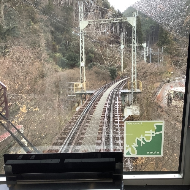 ツアー初日、乗りたかった叡山電鉄で鞍馬へ。_a0334793_13473748.jpg