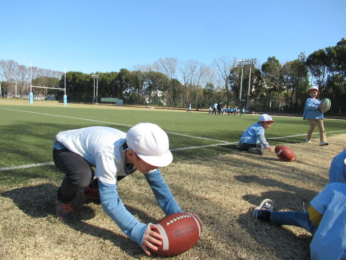 筑波大学ラグビー部によるラグビー教室（年長ーマリアぐみ）_e0224980_13095939.jpg