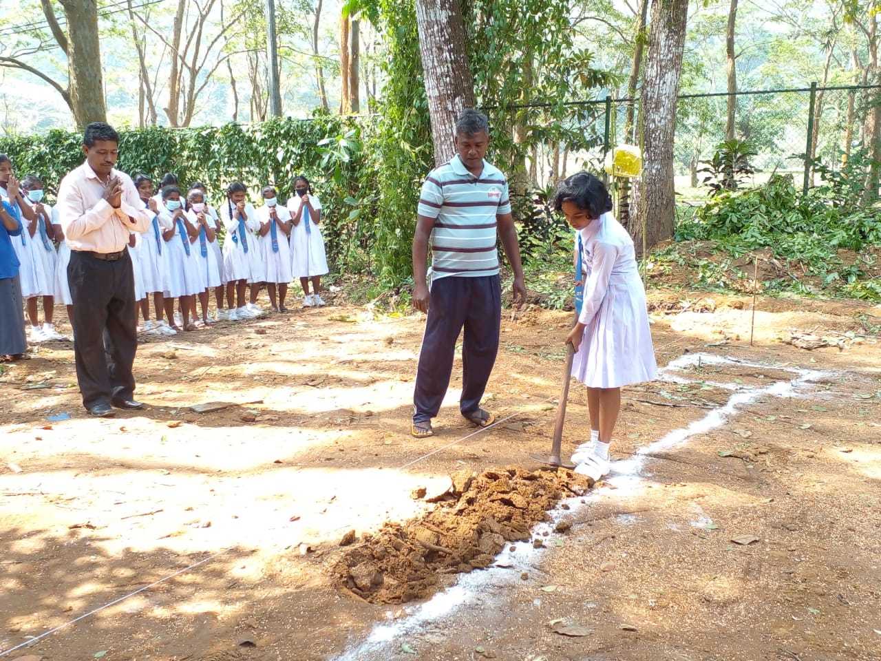 スリランカでの教室建設プロジェクトの工事が始まりました。_d0030915_08584864.jpeg
