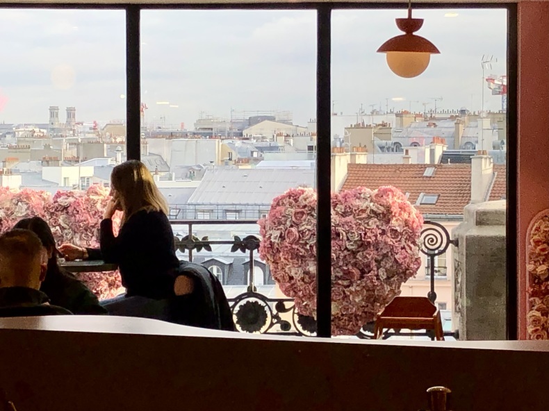 パリの屋根を眺めつつ　日仏女性論・男性論　エラン・カフェ_a0231632_21484804.jpeg