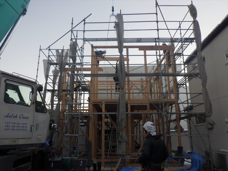 ヤマギシノイエ　住宅新築工事　建て方開始です。_f0105112_04221548.jpg