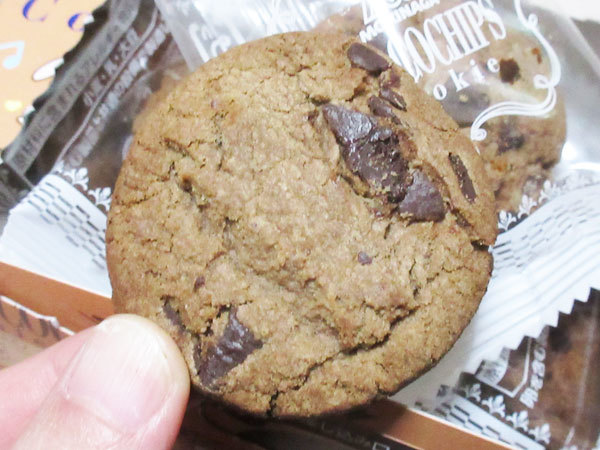【森永】チョコチップクッキー（サンリオ100キャラクター）_c0152767_20082257.jpg