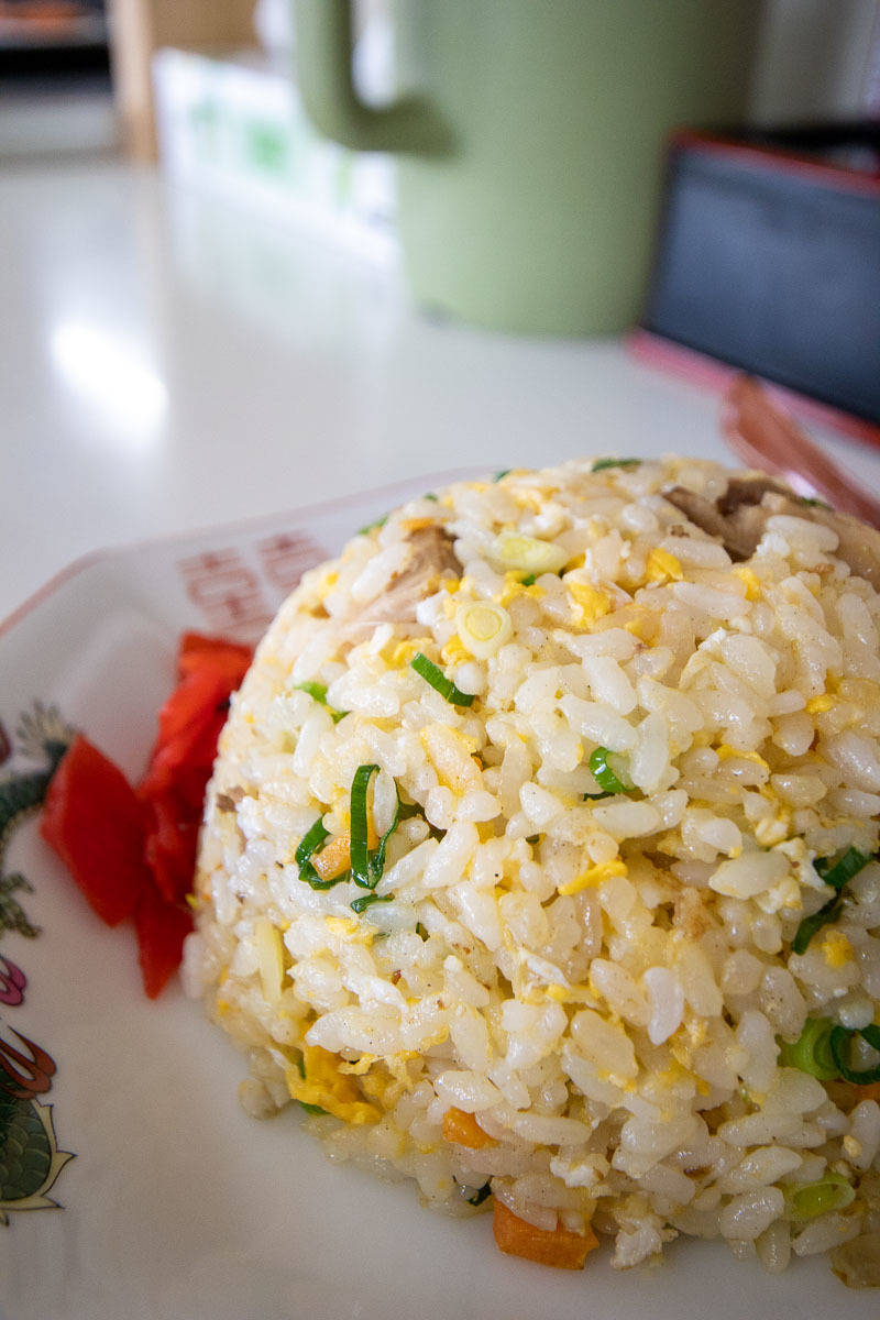 完全セルフサービスのラーメン店の豚太郎 土佐道路店で、みそラーメンと半チャーハン揚げギョーザ_a0077663_14553951.jpg