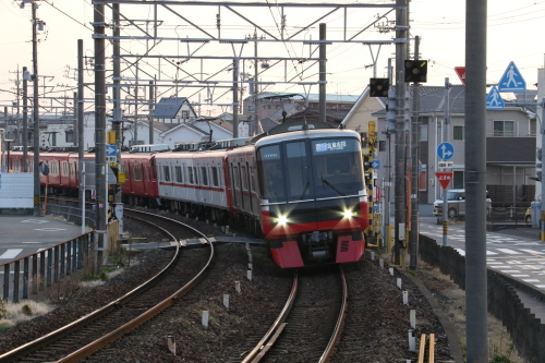 犬山経由岐阜ゆきを柏森駅で撮ってきました　2023.03.08_d0187275_10111426.jpg