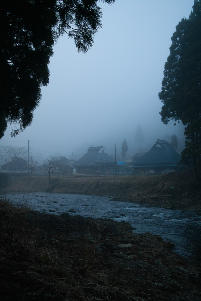 濃い霧の朝でした・・・・朽木小川・気象台より_c0044819_22000935.jpg