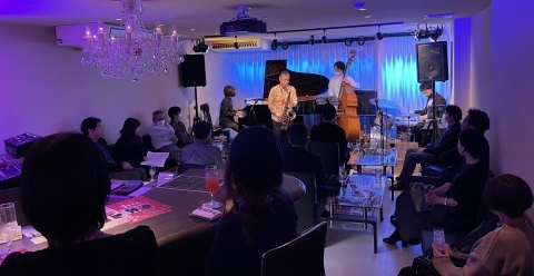 Jazzlive Comin ジャズライブ　カミン　広島　3月29日はお昼のジャズライブ_b0115606_09151526.jpeg