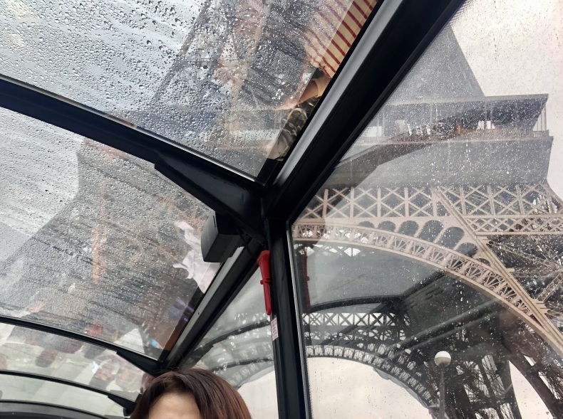 bustronome 二階建てバスで食事しながらパリ観光　ビュストロノム体験しました_a0231632_17321028.jpeg