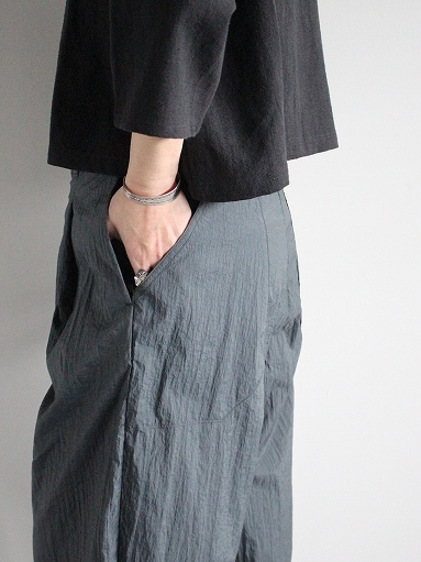 ASEEDONCLOUD  HW wide trousers / Salt shrink nylon_b0139281_15250073.jpg