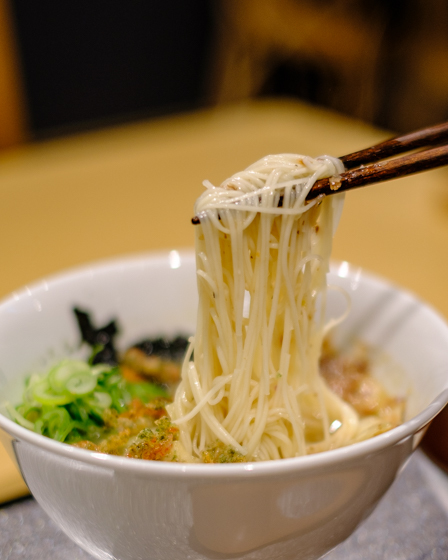 「五反田　一鯛一（イッタイイチ）の魚骨拉麺」_a0000029_17092720.jpg