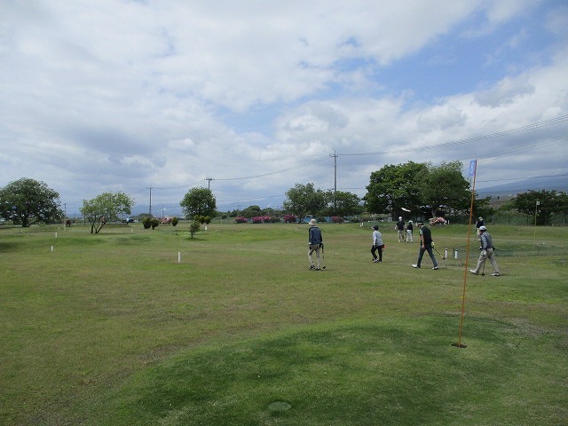 どちらも緑の芝生の上で「パークゴルフ」と「アルティメット」　スポーツに最適の時期です_f0141310_07405587.jpg