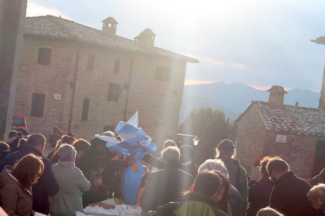 イタリア復活祭２０２３　大半が家で家族と、伝統重視・物価高の影響も、World Voice 連載_f0234936_08301399.jpg