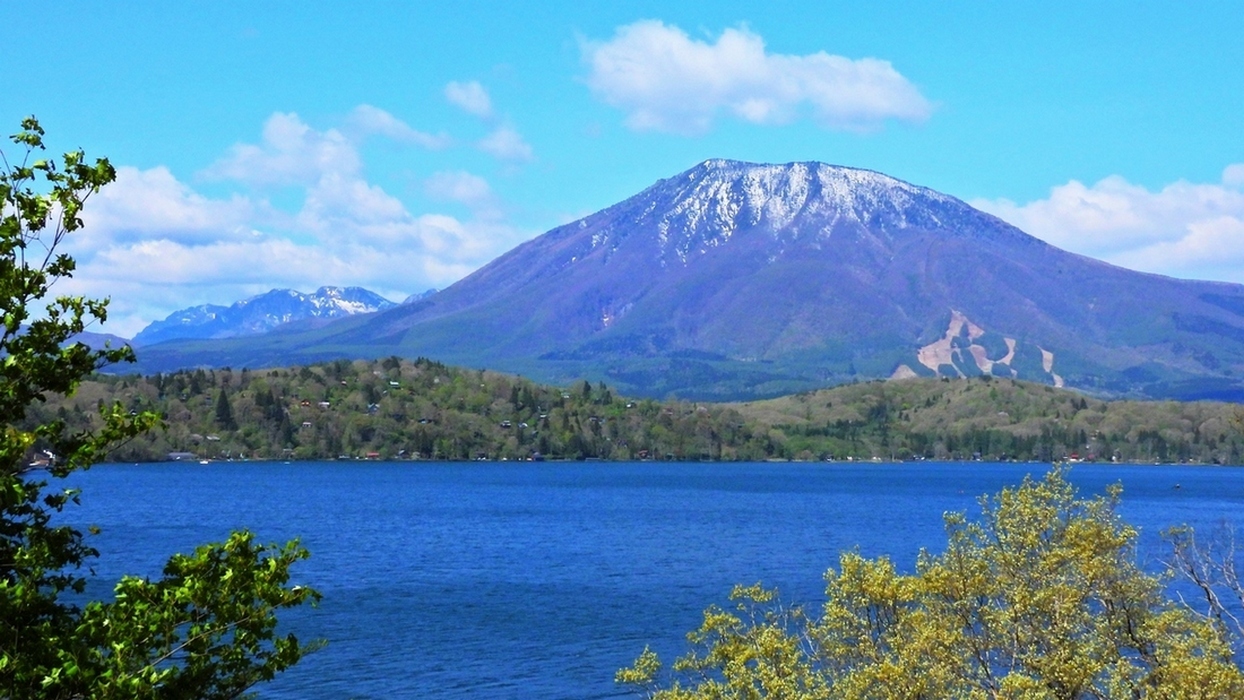 野尻湖と黒姫山、妙高山とのコラボは素晴らしい景観だ♪_a0031821_15521522.jpg