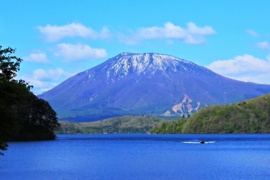 野尻湖と黒姫山、妙高山とのコラボは素晴らしい景観だ♪_a0031821_15571658.jpg