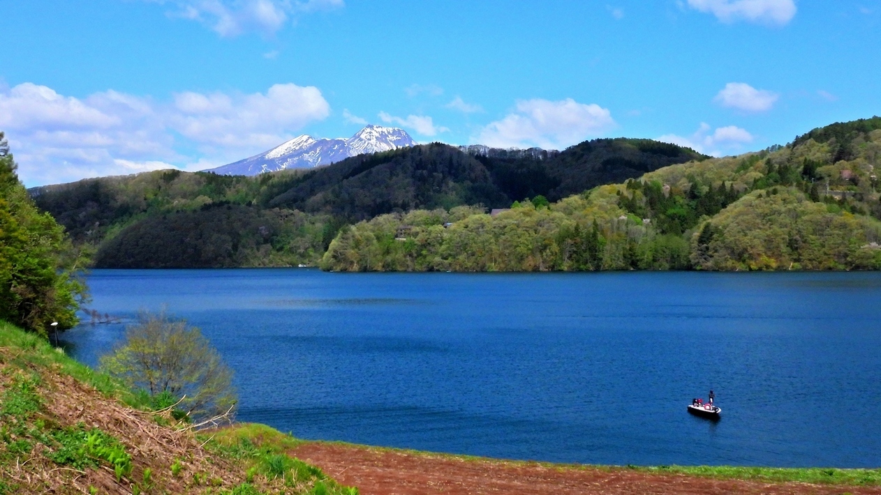 野尻湖と黒姫山、妙高山とのコラボは素晴らしい景観だ♪_a0031821_16021079.jpg