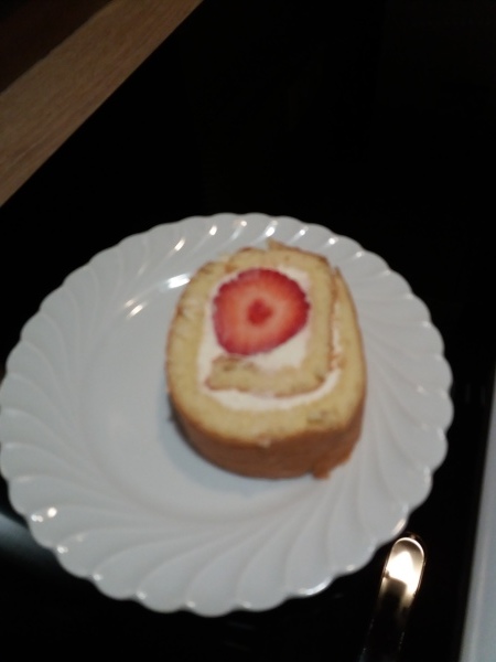 ロールケーキと大福_e0110807_23405854.jpg