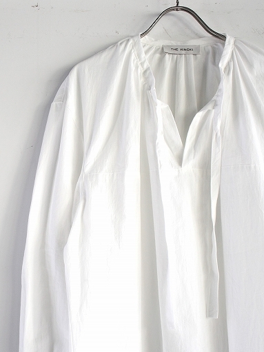 THE HINOKI　Organic Cotton Linen Gathered Neck Shirt_b0139281_18245336.jpg
