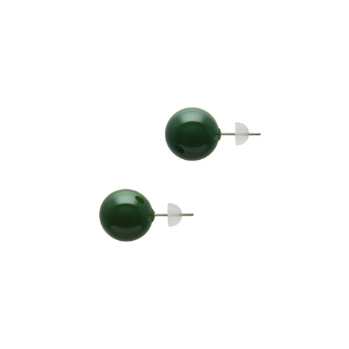 身につける漆 漆のアクセサリー チタンポストピアス 糖蜜珠 深緑色 坂本これくしょんの艶やかで美しくとても軽い和木に漆塗りのアクセサリー SAKAMOTO COLLECTION wearable URUSHI accessories earrings Molasses Jewel Deep green 日本人の肌にとても合う漆ならではの気品を楽しんでいただけるグリーンカラー、糖蜜のように艶やかな丸い珠が耳元にピタッと寄り添う愛らしいアイテム、かぶれ防止ウレタンコートで安心です。 #ピアス #earrings #Pierce #糖蜜珠 #MolassesJewel #深緑色 #緑色ピアス #DeepGreenColor #軽いピアス #漆のピアス #シンプルなデザイン #身につける漆 #坂本これくしょん #会津