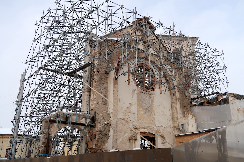 被災から７年ようやく再建進むノルチャ聖ベネデット教会_f0234936_23353268.jpg