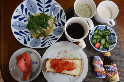 朝：煮込み目玉焼き、トースト、酢きゅうり、&#127817;、野菜ジュース、スープ　昼：野菜チラシ、イワシ焼、ラジュウム卵　夕：城史苑のオードブル＆サンドウィッチ_c0075701_19220382.jpg