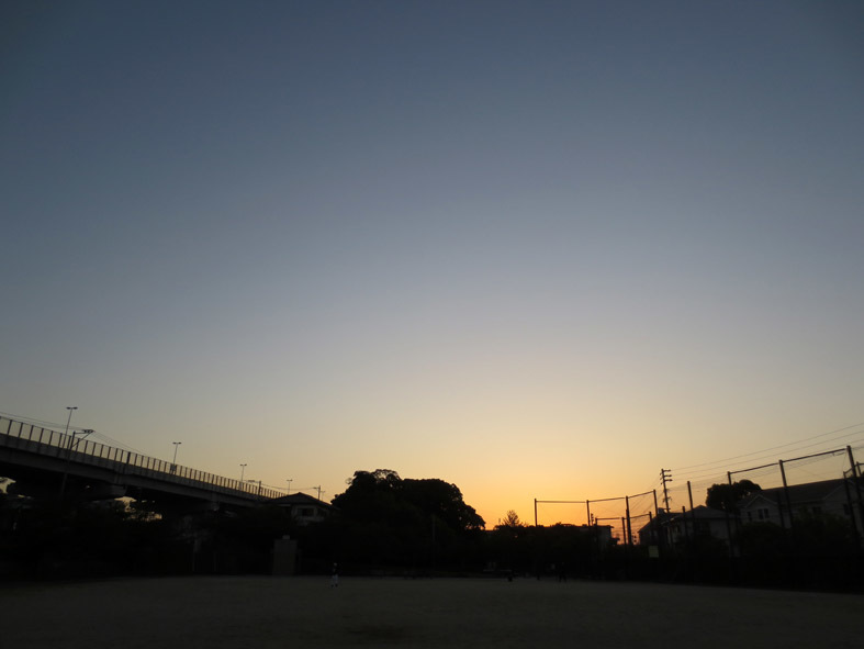  ■「過去の長さと／未来の長さとは／同じなんだ」淵上毛銭詩、そして週替わりの夕暮れ［5/30-6/4］_d0190217_22270628.jpg