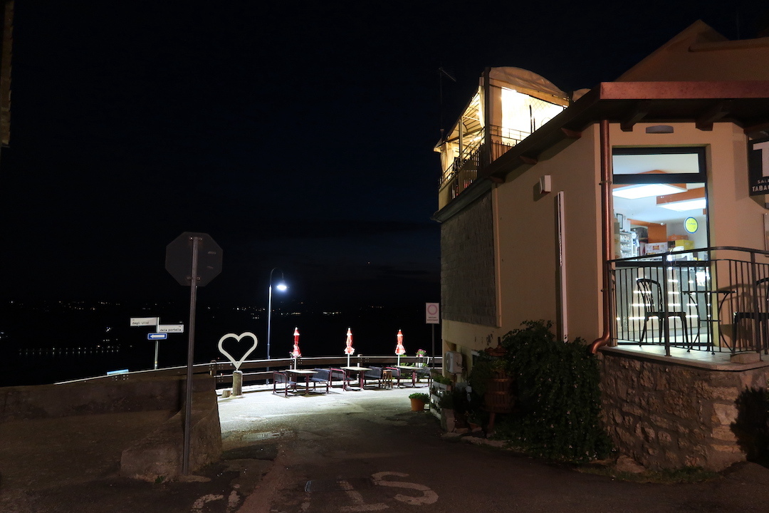 コルバーラ湖夕景うつくしいピザ屋と夫たち今日は徒歩の旅最終日_f0234936_21543126.jpg