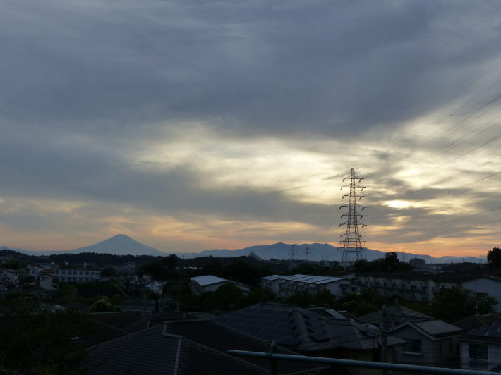 夏の富士山がよく見えた夕方_f0296312_17235491.jpg