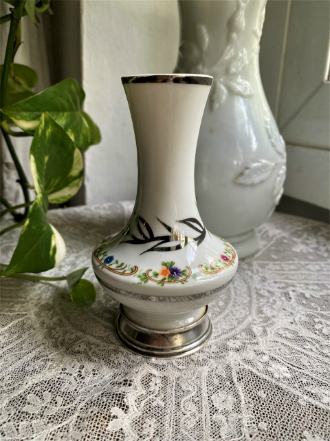 シルバー台の花柄小花瓶 sold out! : スペイン・バルセロナ