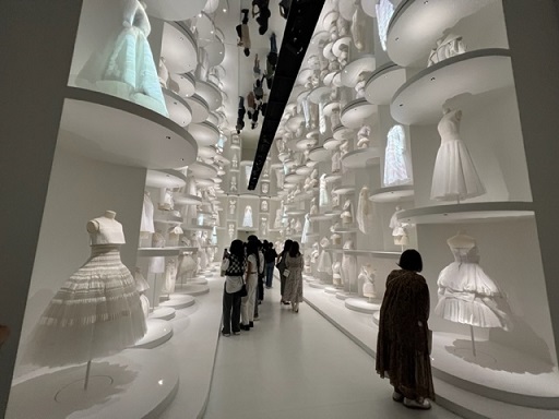 Christian Dior展・夢のような展示の数々。_f0181251_19122965.jpg
