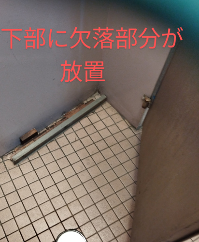 【「変」だ】久喜駅東口女性用トイレの個室扉が壊れたまま_f0153547_15534779.jpg