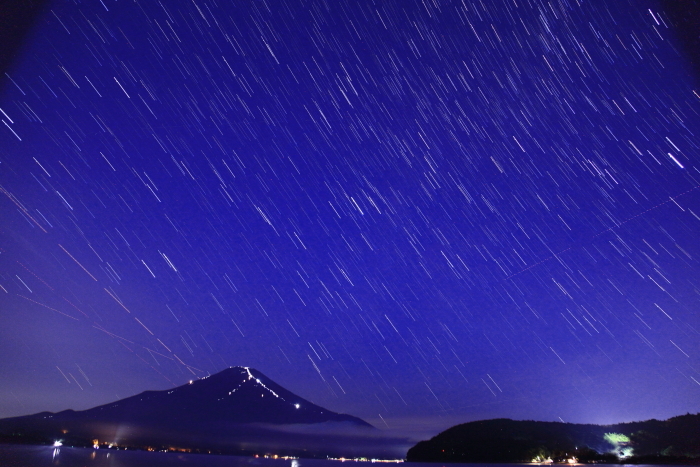 令和5年7月の富士（28）　山中湖の夜の逆さ富士_e0344396_20263400.jpg