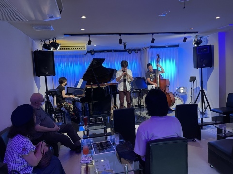 広島　Jazzlive Cominジャズライブ　カミン　8月19日からのライブ_b0115606_10070423.jpeg
