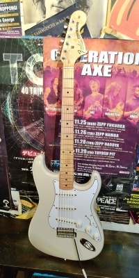 Fender  ’69   Jimi Hendrix   Model_c0104265_16255766.jpg