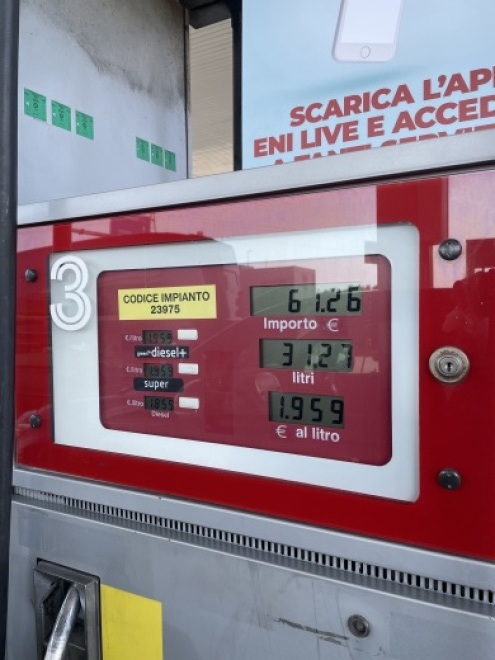 イタリアのガソリン価格_a0129711_23205776.jpg