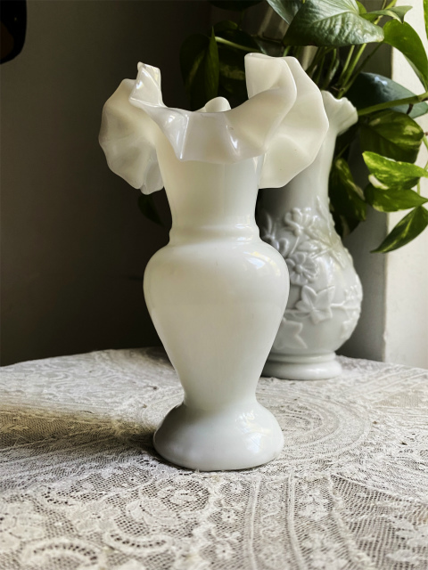 オパリンガラス花瓶8 : スペイン・バルセロナ・アンティーク gyu's shop