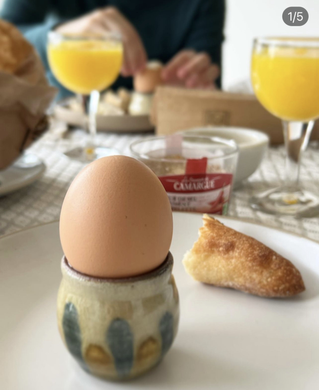 卵を茹でてエッグスタンドに乗せるだけ　ウフ・ア・ラ・コックのレシピ_a0231632_17380566.jpeg